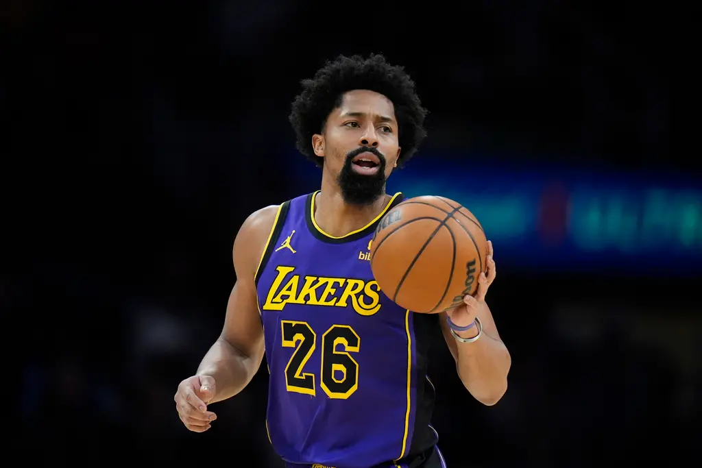 ▲本季原先效力於布魯克林籃網，隨後並轉戰至洛杉磯湖人的控球後衛Spencer Dinwiddie，新賽季確定將重回獨行俠懷抱，雙方簽下一年合約。（圖／美聯社／達志影像）