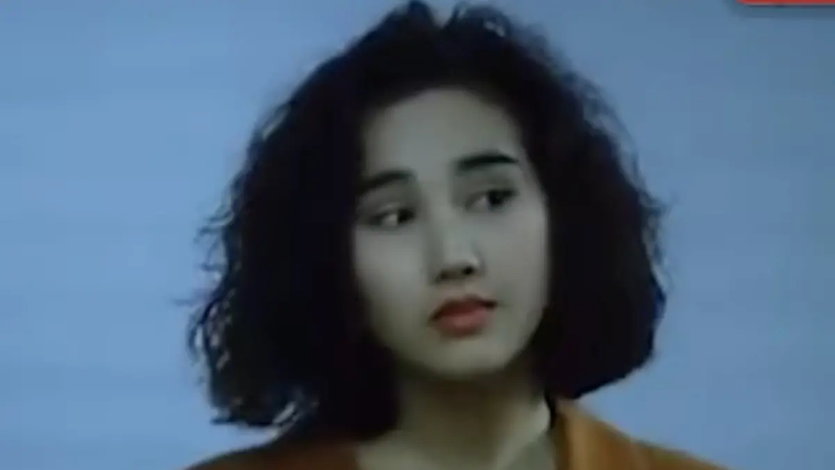 ▲柏安妮精緻的混血臉孔，是不少男星的追求對象，她不僅曾與梁朝偉傳出緋聞，周星馳也曾公開追求，近期她罕見現身公開活動，現況照一出不少粉絲都驚呆了。（圖／《咖哩辣椒》劇照）