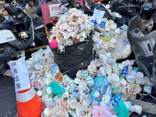 ▲白沙屯拱天宮進香活動吸引大批信徒參與，但產生的大量垃圾也讓附近居民苦不堪言。（圖／翻攝畫面）