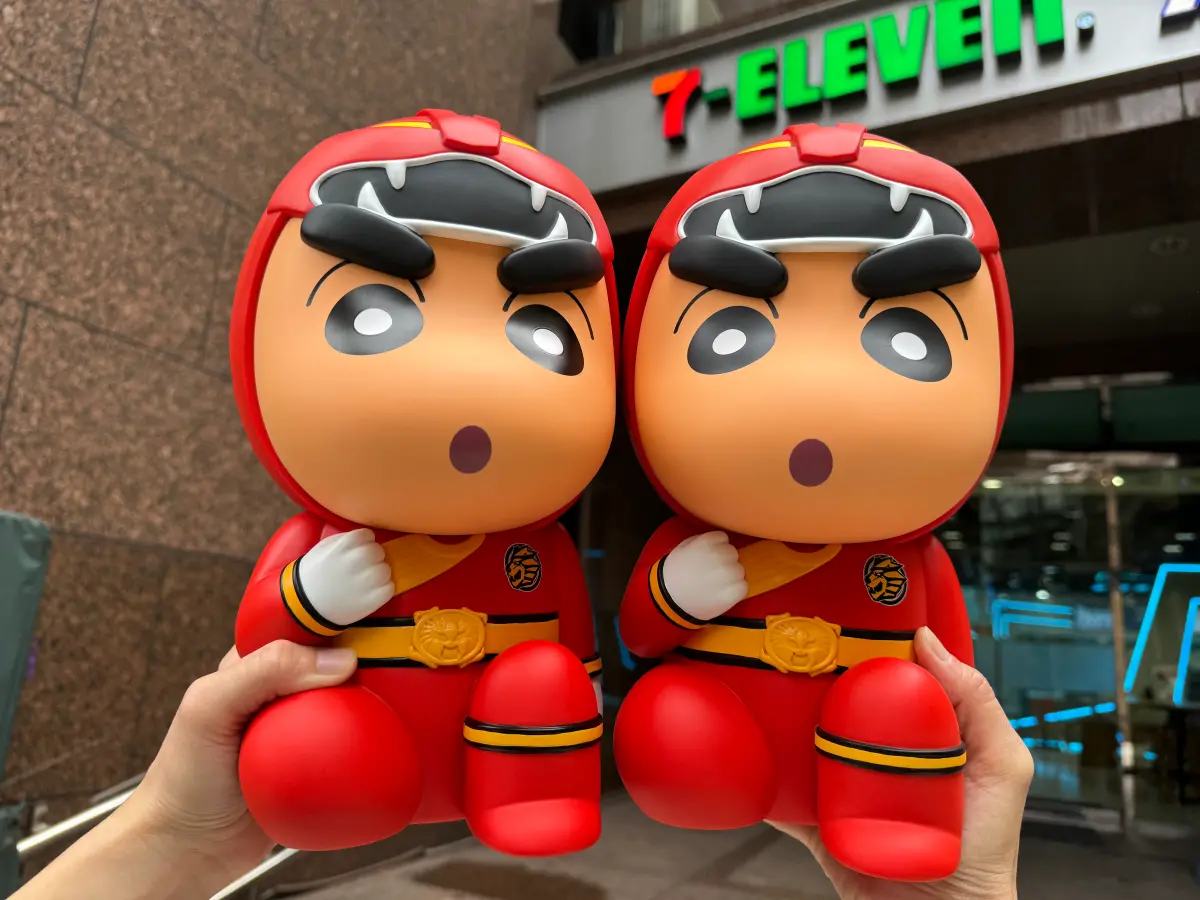 ▲經典動漫「蠟筆小新」與日本知名特攝電視劇「超級戰隊（系列）」合體啦！獨家於7-11推出快閃購／集點送活動。（圖／記者鍾怡婷攝）