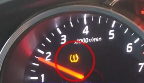 ▲像是三叉戟的驚嘆號燈號，就是是「胎壓異常警示燈」。（圖／NOWnews資料照）