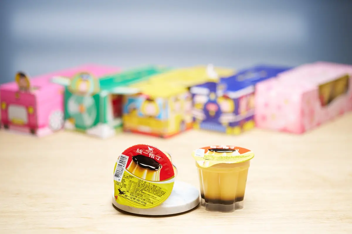 ▲統一布丁因應兒童節在7-ELEVEN獨家推出三入小布丁造型包裝活動。（圖／NOWnews攝）