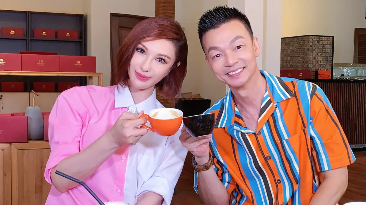 ▲利菁（左）被喜劇天王李國煌當場質問「醫美花了多少錢？」讓她氣到不行怒飆粗口，「去死！」（圖／三立電視提供）