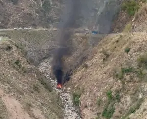 巴基斯坦自殺炸彈客衝撞中國車隊！5中國工程師與1當地駕駛喪命
