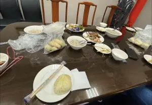 小菜+2顆水煎包不用百元！韓國瑜庶民午餐曝光　他讚「唯真不破」

