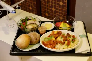 不只附餐麵包超強！華航飛機餐吃米其林一星「米香」　菜色搶先看
