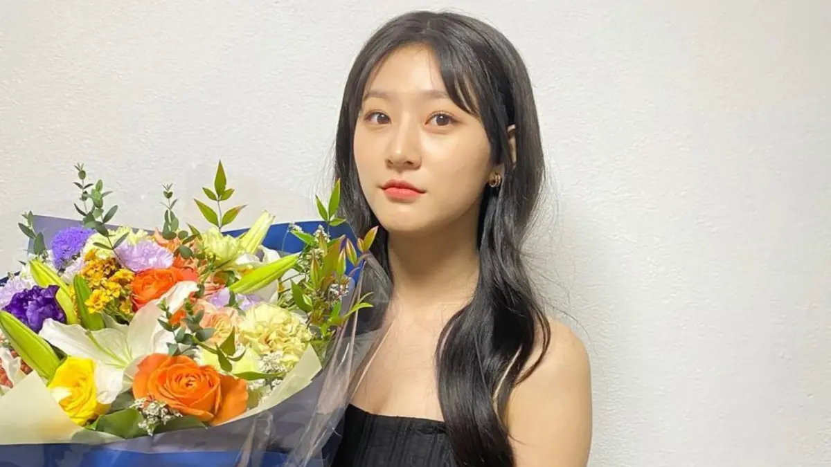 ▲金賽綸手滑上傳與金秀賢的貼臉照後，沈默3天終於發聲。（圖／翻攝自金賽綸IG）