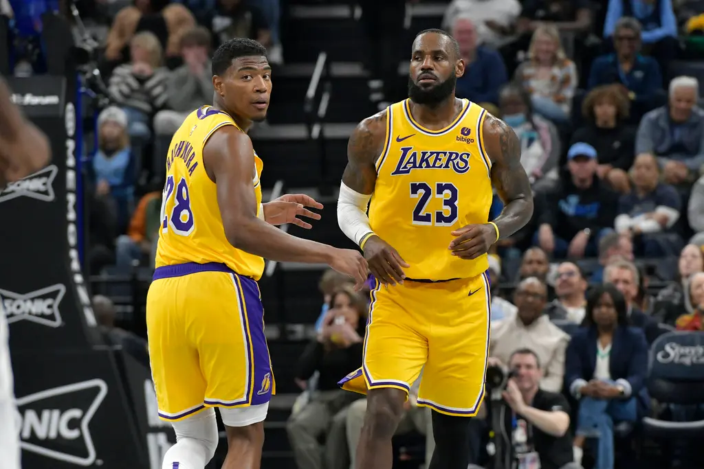 ▲詹皇轟本季第4次大三元，八村壘狂砍全場最高的32分，率領湖人136:124擊敗灰熊，收下5連勝。（圖／美聯社／達志影像）