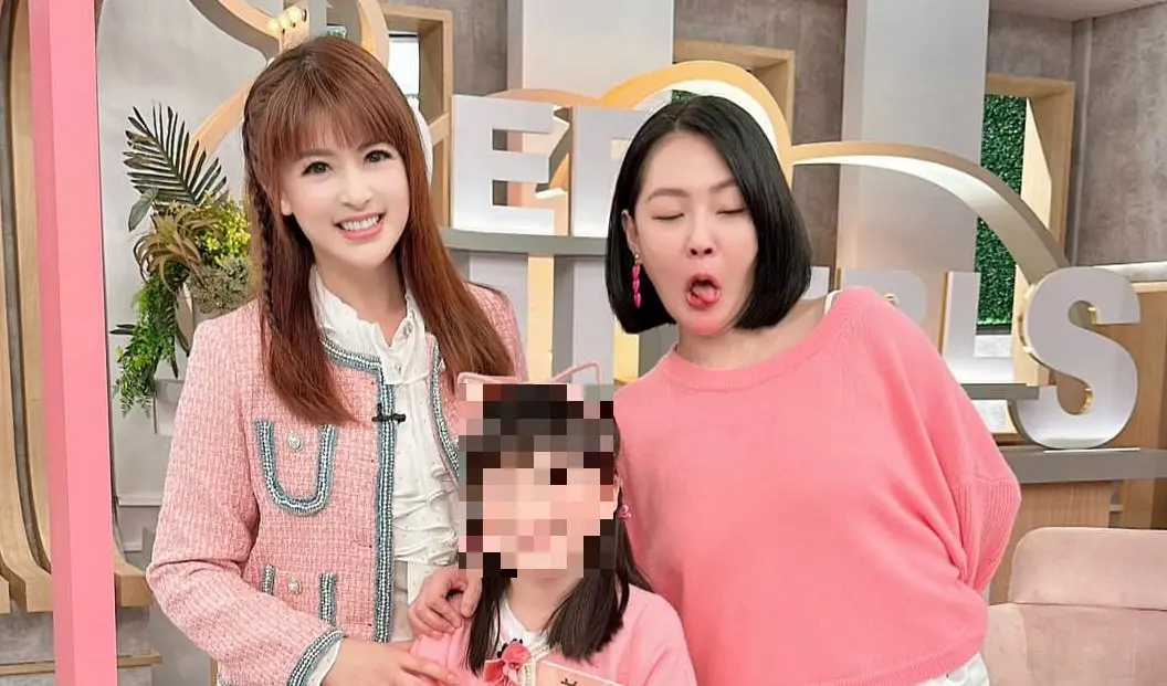 ▲美女主播陳海茵（左）帶女兒羊羊上節目，表示小S很親民，還會教女兒做鬼臉，跟蔡沐妍發文形成強烈對比。（圖／陳海茵FB）