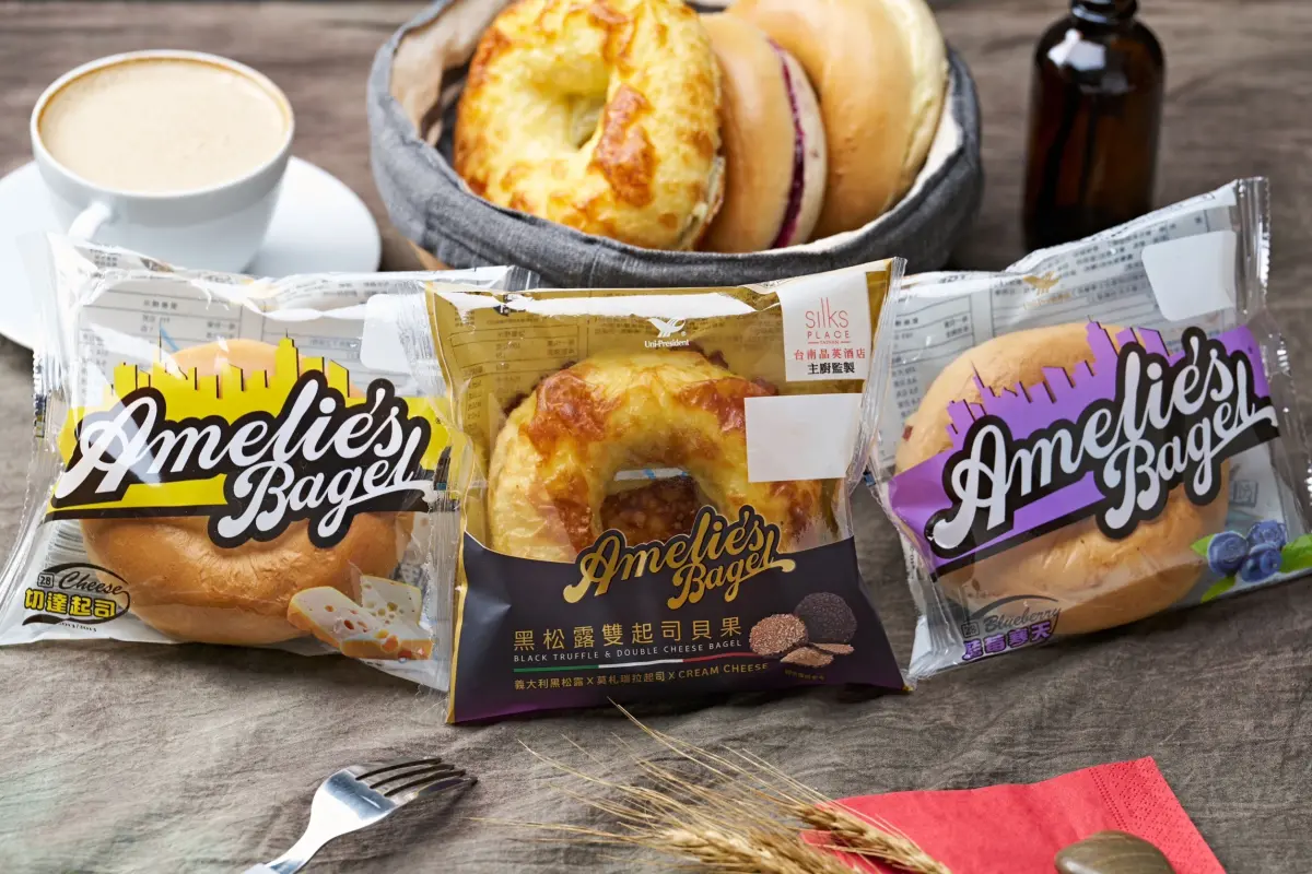 ▲超商經典Amelie’s Bagel，推出新口味「黑松露雙起司貝果」。（圖／NOWnews攝）