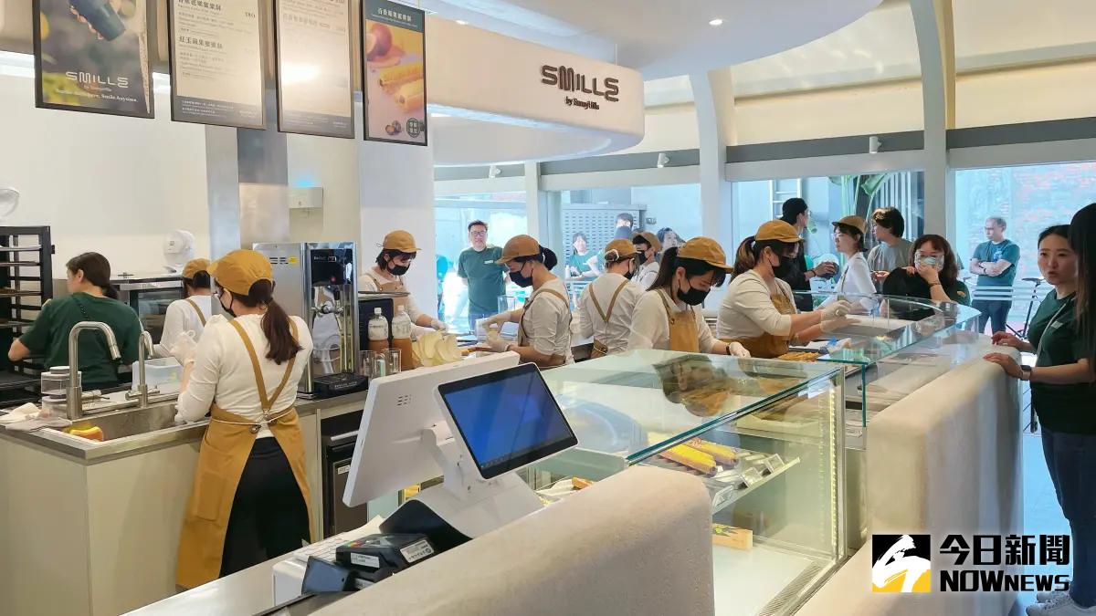 ▲「Smille 微笑蜜樂」主打改良自法式千層的「蜜樂酥」，搭配水果元素，帶來多層次的味蕾體驗。（圖／記者陳美嘉攝，2024.03.28）