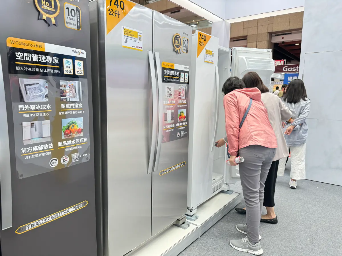 ▲突然停電或跳電時，電器插頭沒有馬上拔掉，會讓家電在覆電時「全滅」嗎？水電技師解答了。圖為台北電器展。（圖／記者周淑萍攝）