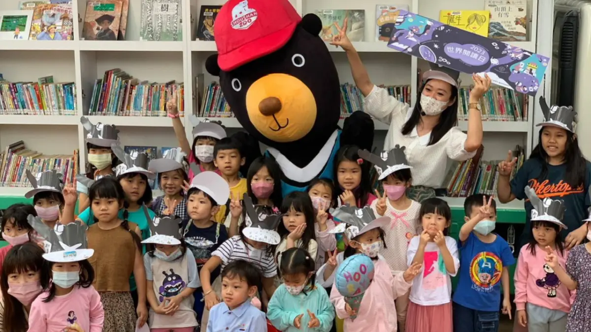 ▲藏書滿滿的行動書車為兒童節注入更多學習資源。（圖／高市府觀光局提供）