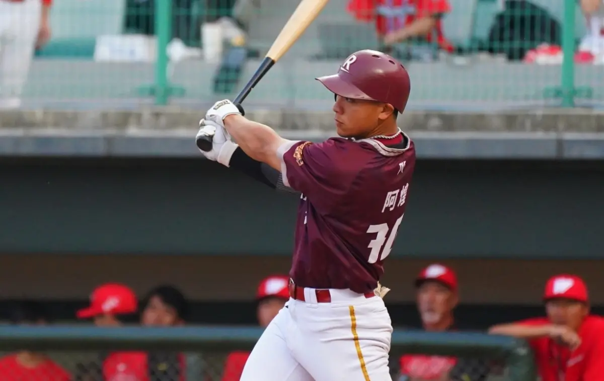 ▲中職開幕戰樂天桃猿20歲新秀林耀煌擔任先發左外野手。（圖／取自樂天桃猿臉書粉專）