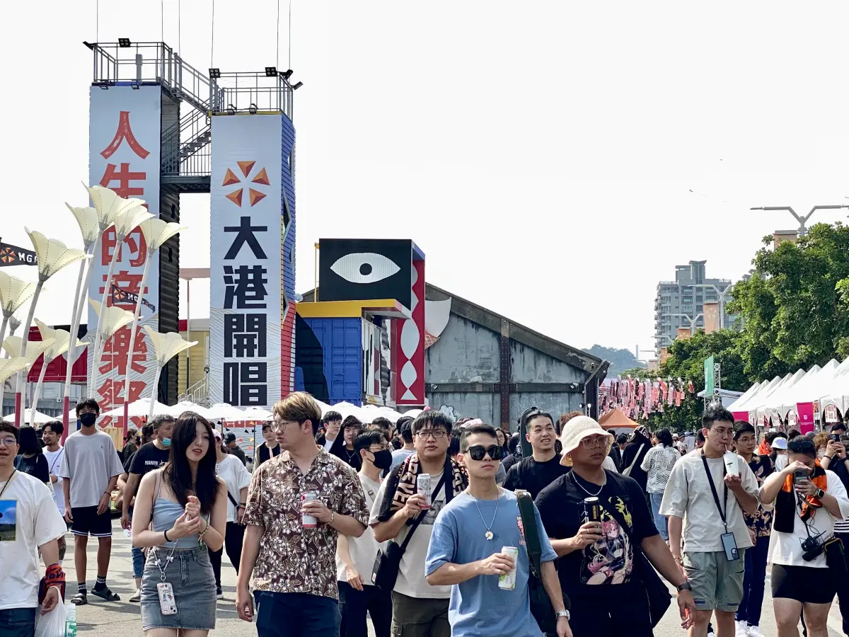 ▲南台灣包含台南、高雄，今天各自有紅球計畫與大港開唱，現場擠爆人潮。（圖／記者葉盛耀攝）