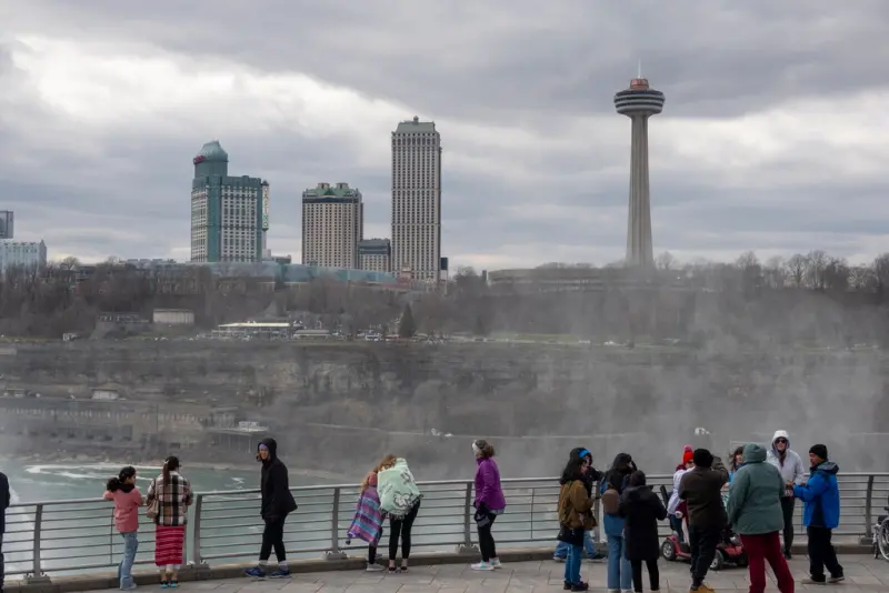▲加拿大尼加拉（Niagara）地方政府表示，由於預計4月8日發生的日全食天文奇景，將吸引百萬民眾湧入，為了應付可能發生的亂象，提前宣布進入「緊急狀態」。（圖／美聯社／達志影像）