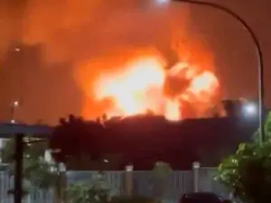影／烈焰沖天！印尼雅加達近郊彈藥庫爆炸　民眾嚇：還以為地震

