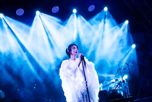 ▲滿島光（如圖）升格當媽，人生邁入下一個階段。圖為她2024年來台在大港開唱獻唱。（圖／出日音樂提供）