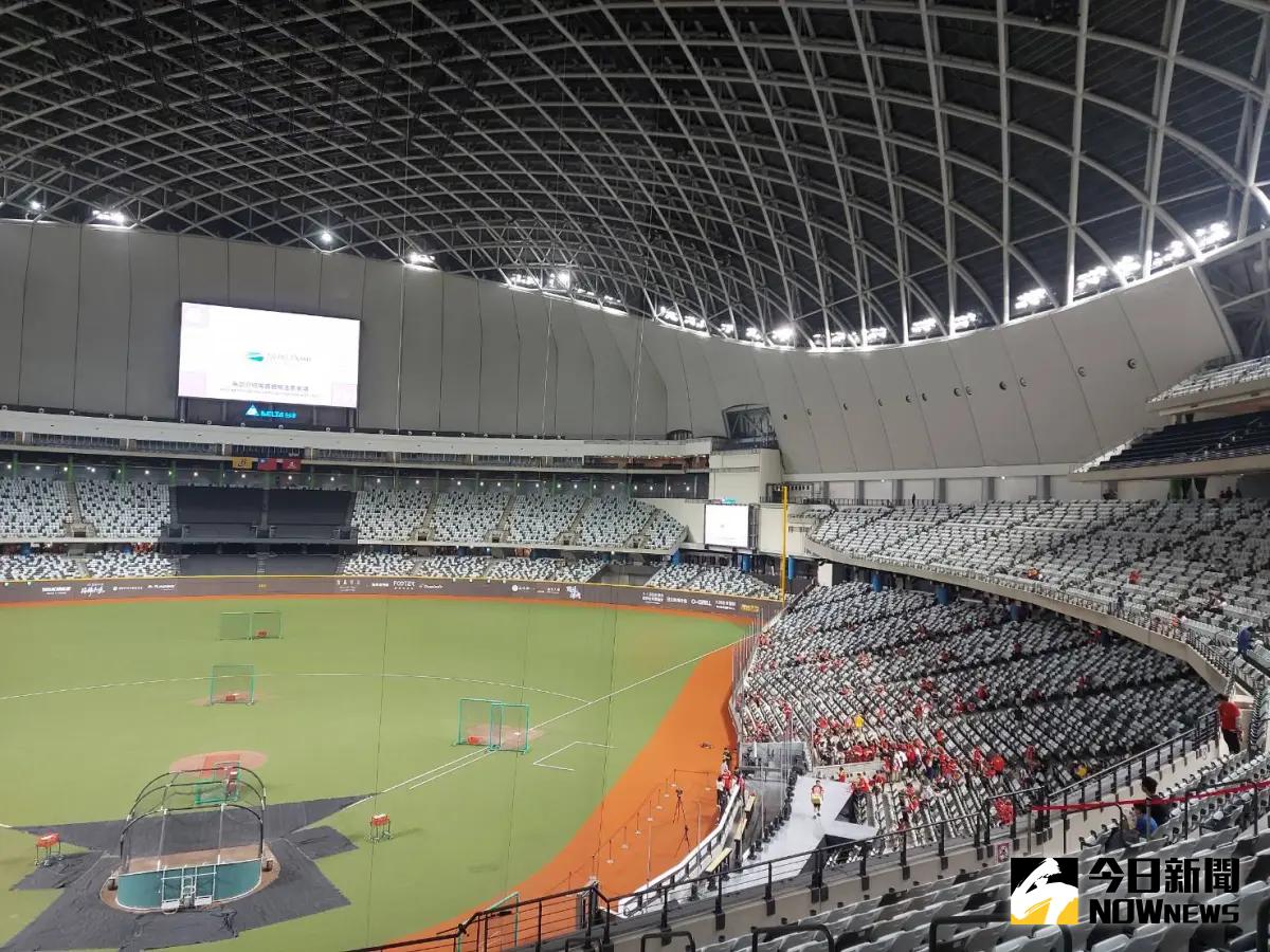 ▲中職開幕戰連2日共吸引48,776名觀眾，「龍象大戰」人數不如首戰，但觀眾數仍突破2萬。（圖／記者林之越攝）