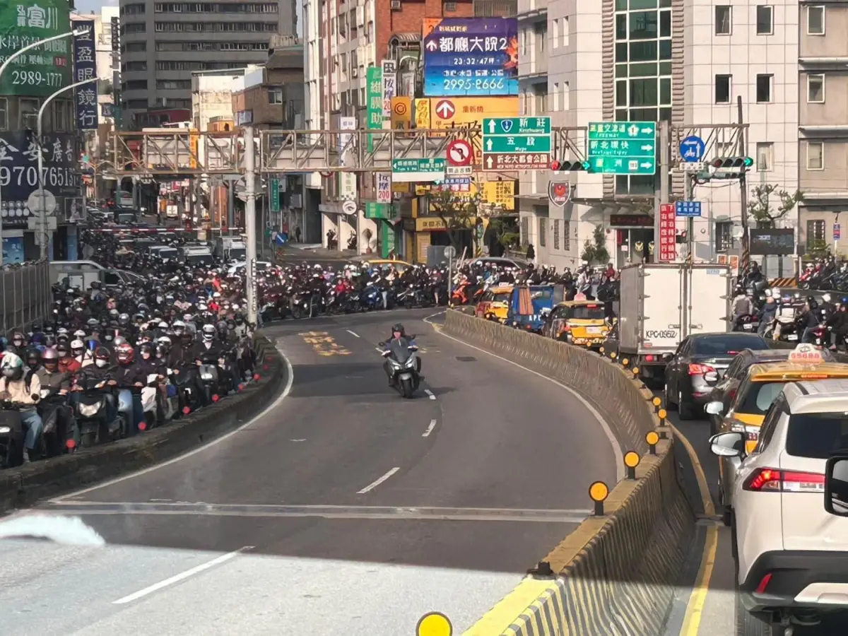 ▲4月要繳牌照稅囉！《NOWnews今日新聞》整理繳費期限、7-11、全家及行動支付最高回饋7%等資訊。（示意圖／翻攝重機車友 ❘ 各區路況天氣、資訊分享中心臉書）