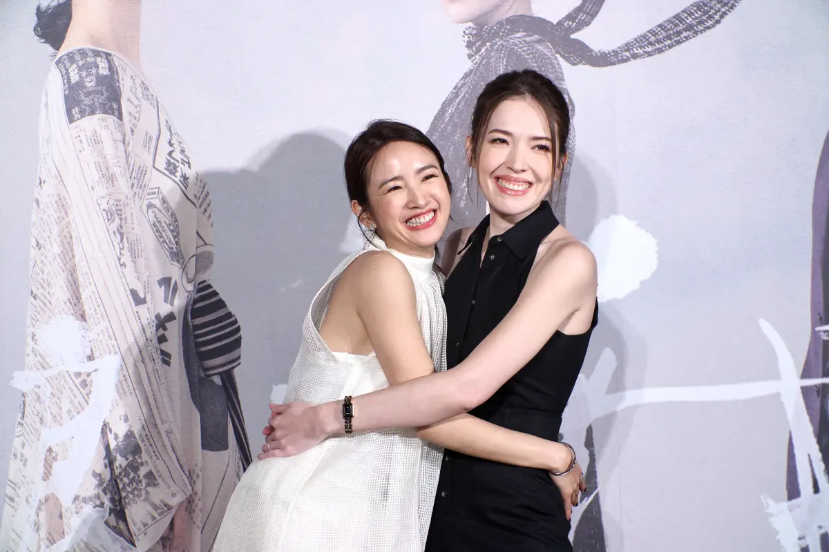 ▲林依晨（左）與許瑋甯（右）在兩個多月內輪流生了兒子，目前都是正在照顧小baby的明星媽媽。許瑋甯據稱兒子滿月後才對外公開已當媽，鬼鬼、愷樂、海裕芬等也都曾在無預警之下宣布自己升格人母。（圖／NOWNEWS攝影中心）