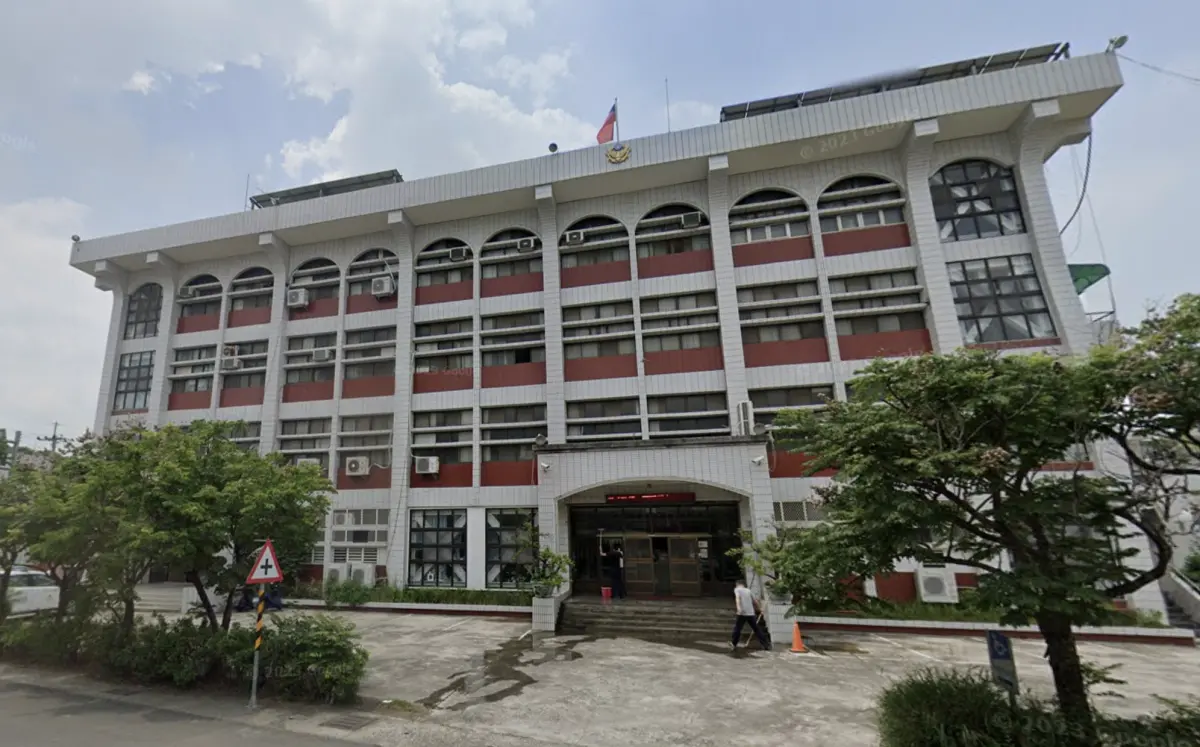 ▲台南麻豆區官田分駐所31歲梁姓女警昨日深夜被人發現陳屍私人車內，胸口中彈滿身血亡。（圖／翻攝google map）