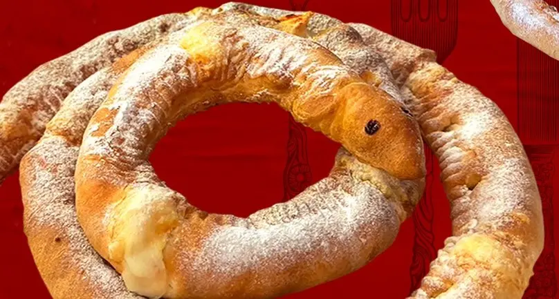 ▲4月1日愚人節3大披薩優惠沒在鬧！拿坡里大披薩或5塊炸雞都199元，必勝客開賣「蛇圈圈披薩」219元、草仔龜399，達美樂氣死義大利人披薩399元、極致干貝海鮮下殺299一次整理。（圖／必勝客提供）