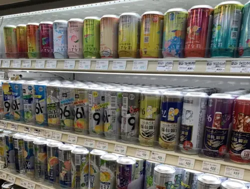 日本超市「飲料整排顛倒」！原因曝光超貼心　廠商也激推：更好喝
