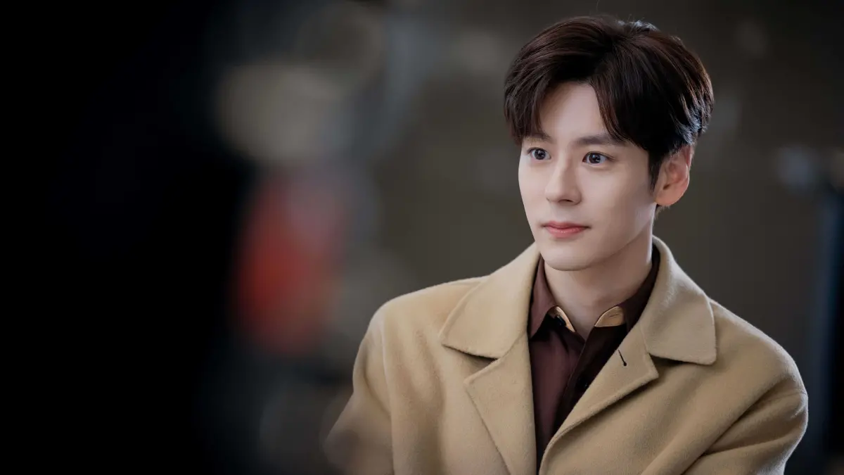 ▲魏哲鳴在陸劇《私藏浪漫》中飾演霸道總裁「紀昱恆」一角，圈粉無數。近期演員片酬曝光，魏哲鳴拿到800萬人民幣，約台幣3640萬，低於女主張佳寧。（圖／LiTV、北京丞娛文化提供）