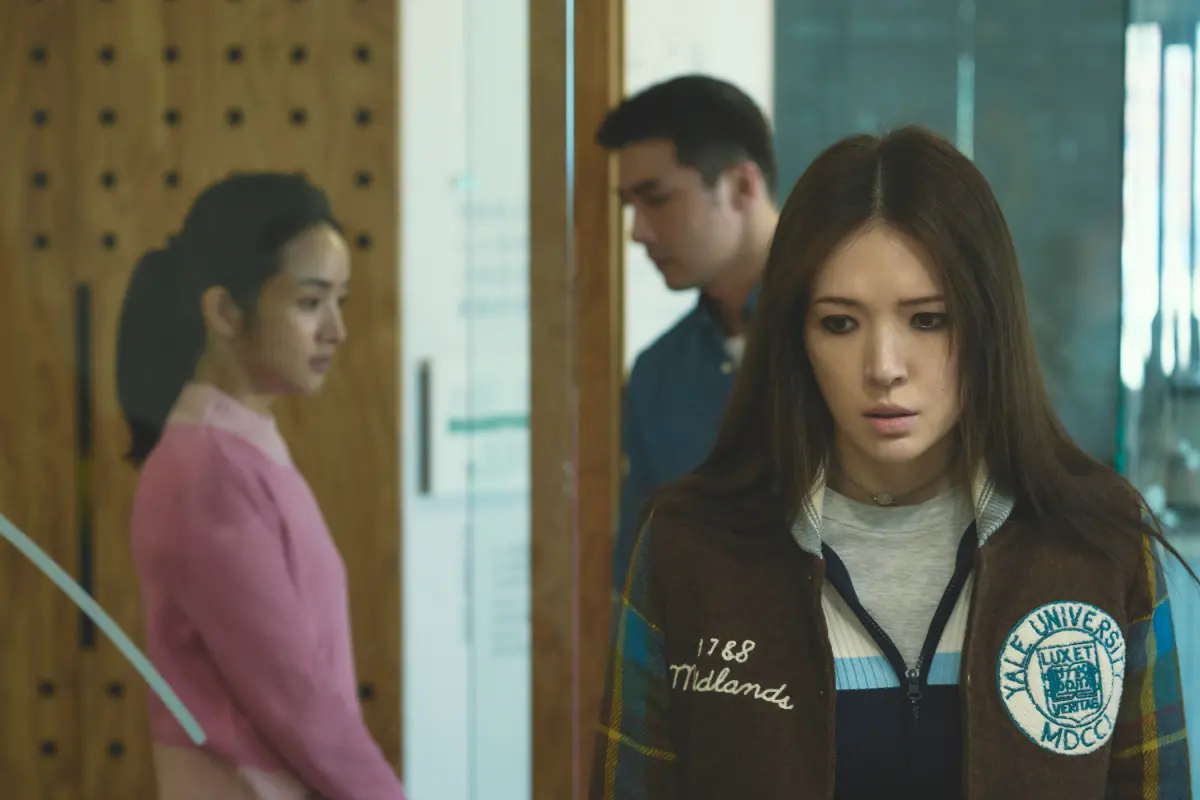 ▲《不夠善良的我們》林依晨（左）、許瑋甯（右）角色設定都是水瓶座，國師唐綺陽爆料，其實擔任配樂的蔡健雅本人剛好也是水瓶女。（圖／公視、MyVideo提供）