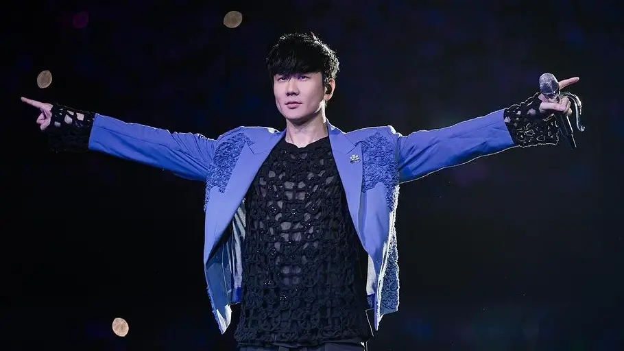 ▲林俊傑在演唱會上深情演唱〈See You Again〉，讓保羅沃克的親弟弟科迪沃克在座位上忍不住低頭啜泣。（圖／翻攝自林俊傑IG）