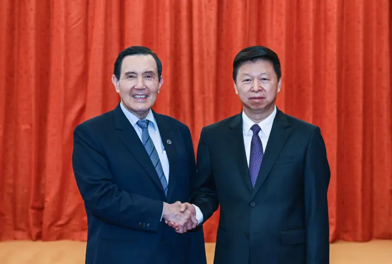 ▲前總統馬英九（左）訪中國大陸，與國台辦主任宋濤會面。（圖／馬英九辦公室提供）