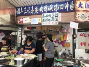 高雄三代春捲是位在美麗島捷運站周邊的老攤商。(圖/翻攝高雄旅遊網臉書) ▲高雄三代春捲是位在美麗島捷運站周邊的老攤商。(圖/翻攝高雄旅遊網臉書)