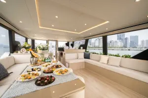 ▲獨特的環景窗設計，可在船艙內眺望360°海景。（圖／承億酒店提供）