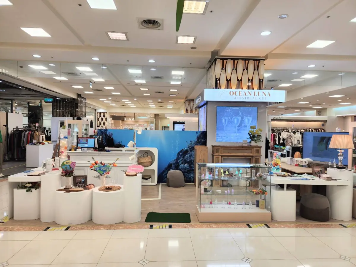 ▲博泉ocean luna 海洋露娜月亮杯遠百櫃位提供醫療級材質的觸感體驗。（圖／品牌提供）
