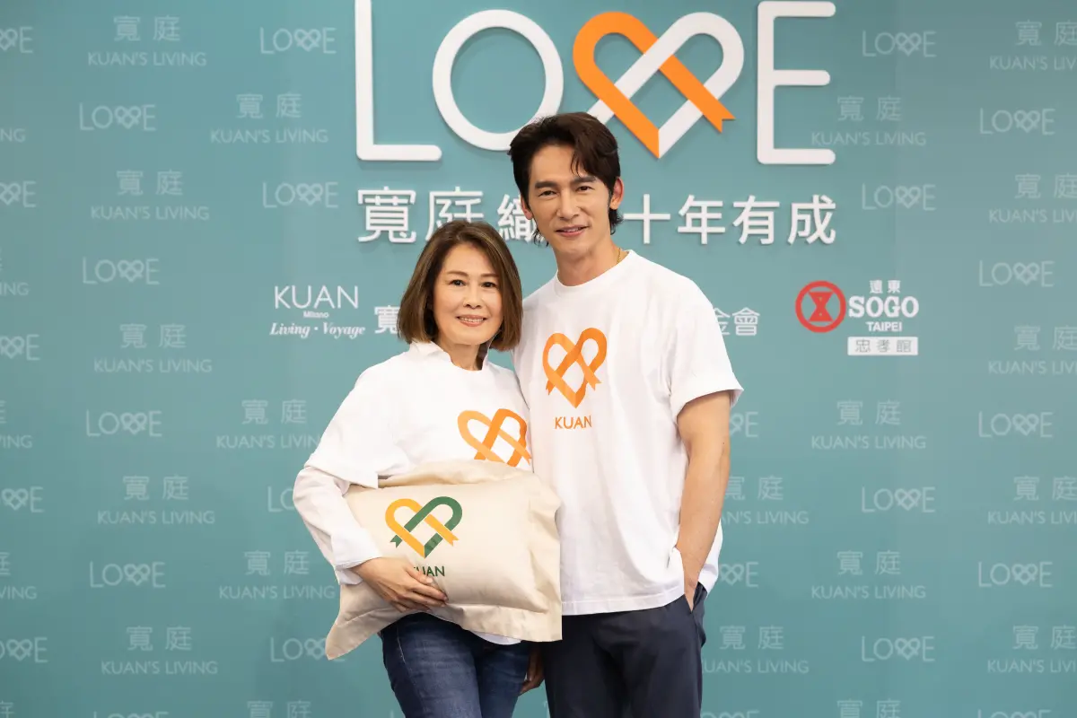 ▲温昇豪（右）否認《整外春秋》把李杏換角。（圖／寬庭美學提供）