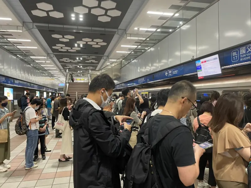 ▲台北捷運因強震暫時停駛。（圖／NOWnews攝影）
