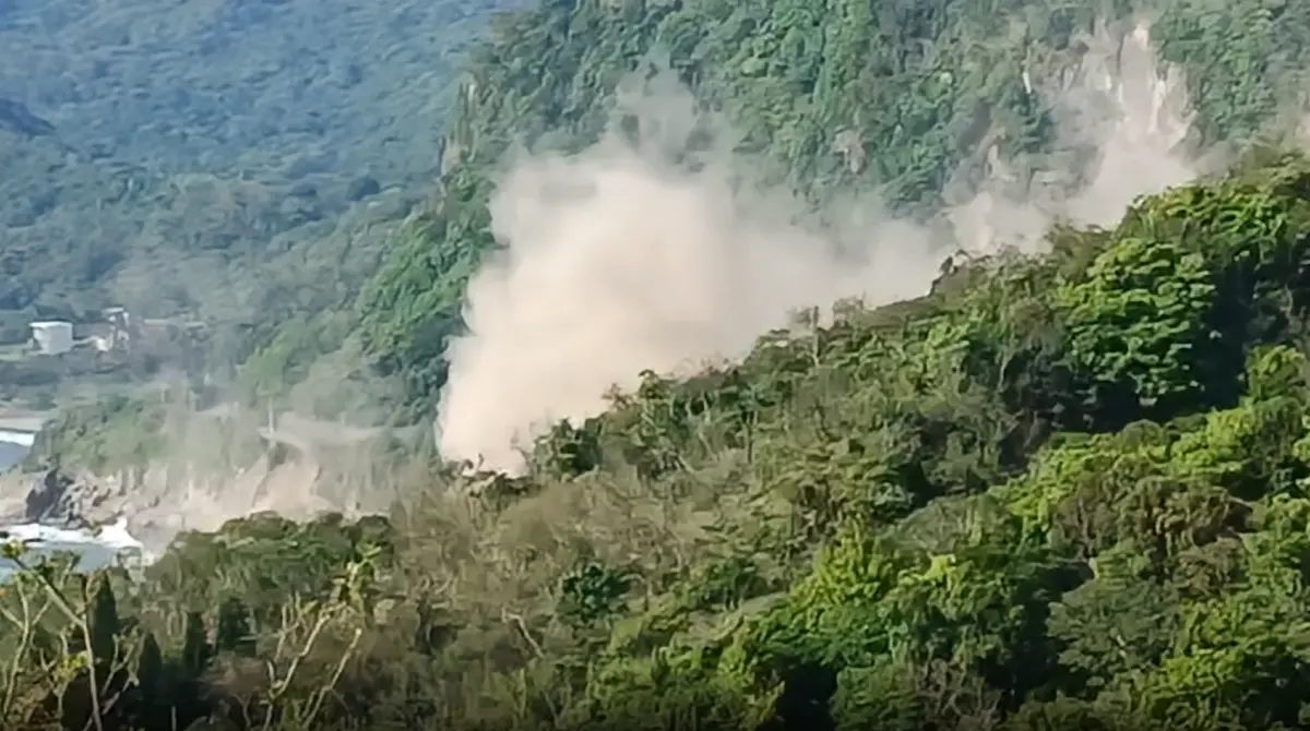 ▲大買一戶八口之家遭遇山崩活埋意外，僅剩19歲次子倖存，其餘7名家屬罹難。（示意圖／非當事畫面／翻攝自X）