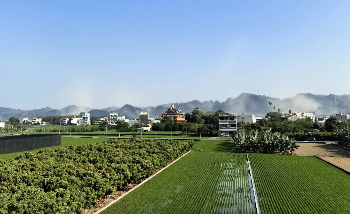 ▲前空軍參謀官邱世卿住在南投，他在臉書曬出7.2強震後，九九峰部分山體崩落的畫面。（圖／翻攝自臉書）