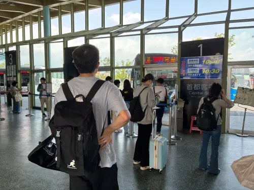 7.2地震強襲台灣東部！宜蘭車站湧現人潮　首都客運蘇花線停駛
