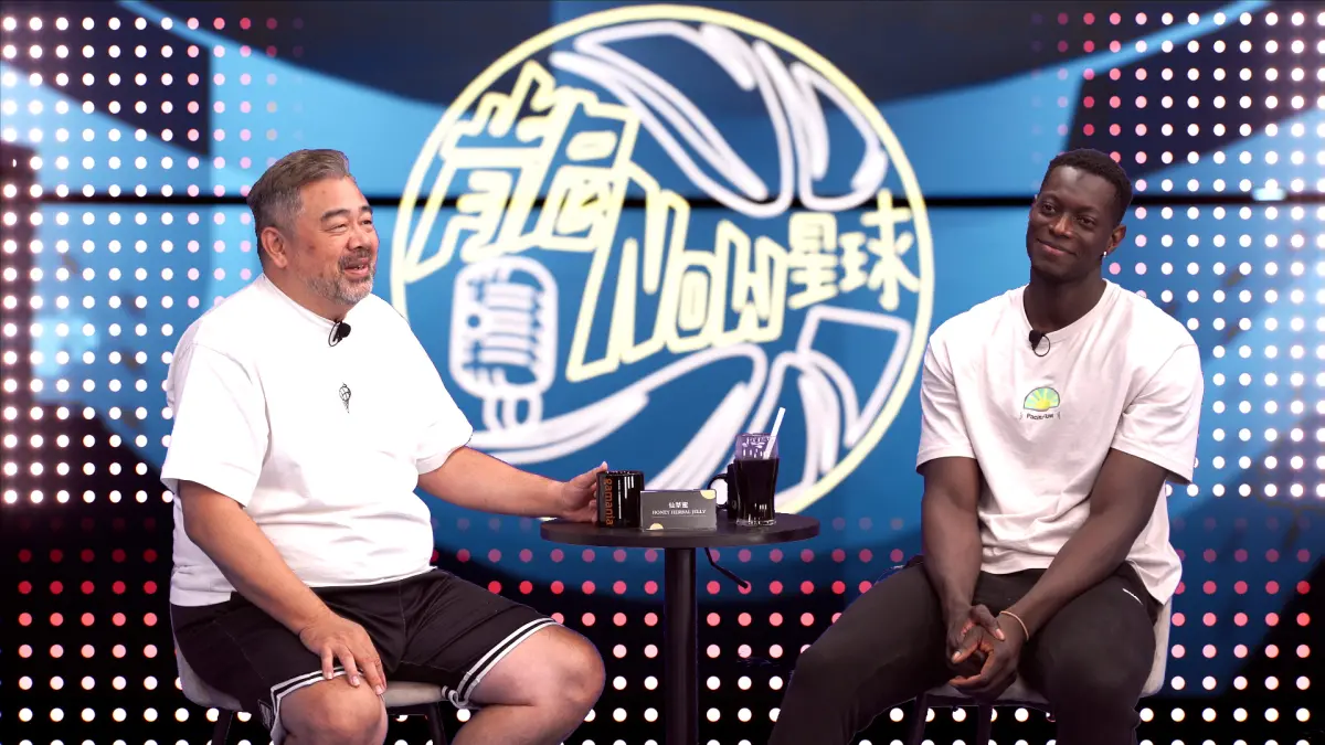 ▲阿拉薩在節目中嘗試台灣經典零食，最愛的竟然是這一味！