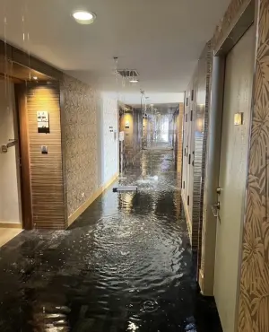 ▲花蓮煙波飯店傳出飯店內走廊淹水。（圖／翻攝畫面）