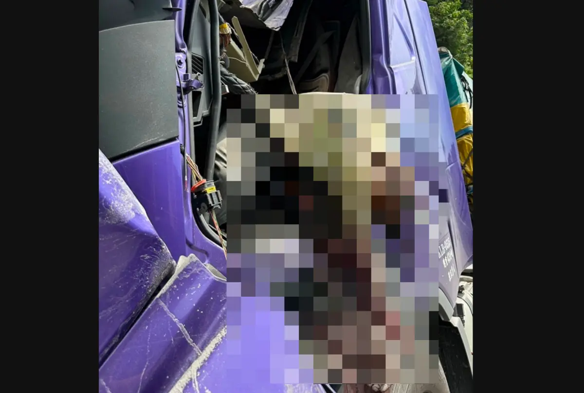 ▲駕駛疑遭落石砸中身亡。（圖／翻攝臉書蘇花公路即時路況為主的平台 ）