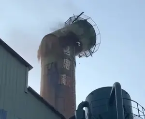 全台發生規模7.2級的有感地震,雲林縣虎尾鎮的虎尾糖廠的煙窗斷裂。(圖/翻攝畫面) ▲全台發生規模7.2級的有感地震,雲林縣虎尾鎮的虎尾糖廠的煙窗斷裂。(圖/翻攝畫面)