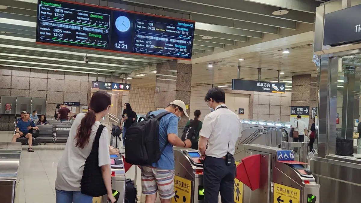 ▲高鐵13:53全線恢復正常運轉，依時刻表正常發車。（圖／記者李琦瑋攝，2024.04.03）