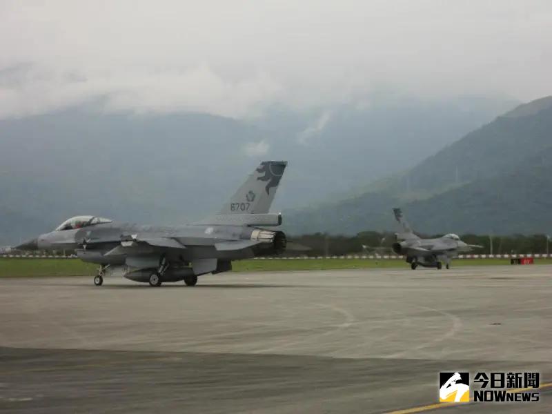 ▲東部外海7.2強震，傳出花蓮空軍基第5聯隊有6架F-16戰機受輕微損傷。（圖／NOWnews資料照）