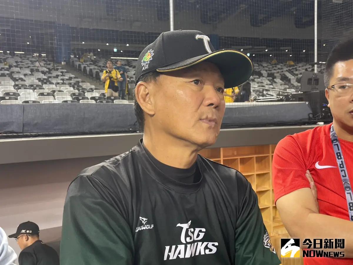 ▲台鋼雄鷹洪一中總教練，談論地震時的狀況。（圖／吳政紘攝）