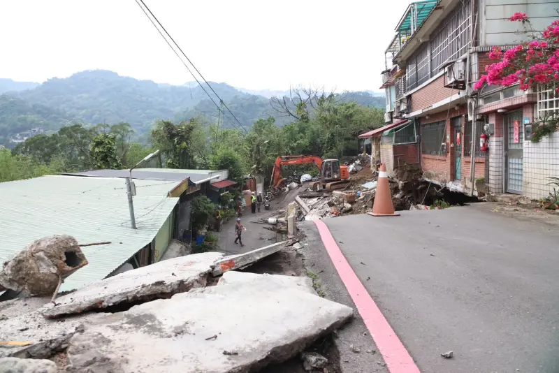 ▲花蓮發生規模7.2地震後，民眾針對嘉南平原等地，尤其「梅山斷層」的地震活動情況相當關注。（圖／記者陳明中攝）