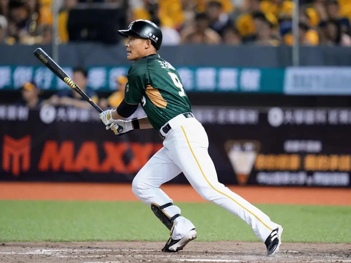 王柏融中職生涯累積87轟！今年有機會挑戰「百轟」里程碑等大紀錄。（圖／NOWnews資料照、台鋼雄鷹提供）