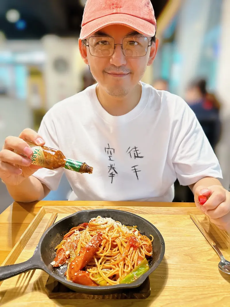 ▲黃子佼被發現性騷擾、強制猥褻案爆發後還購買偷拍影片。(圖/黃子佼臉書)